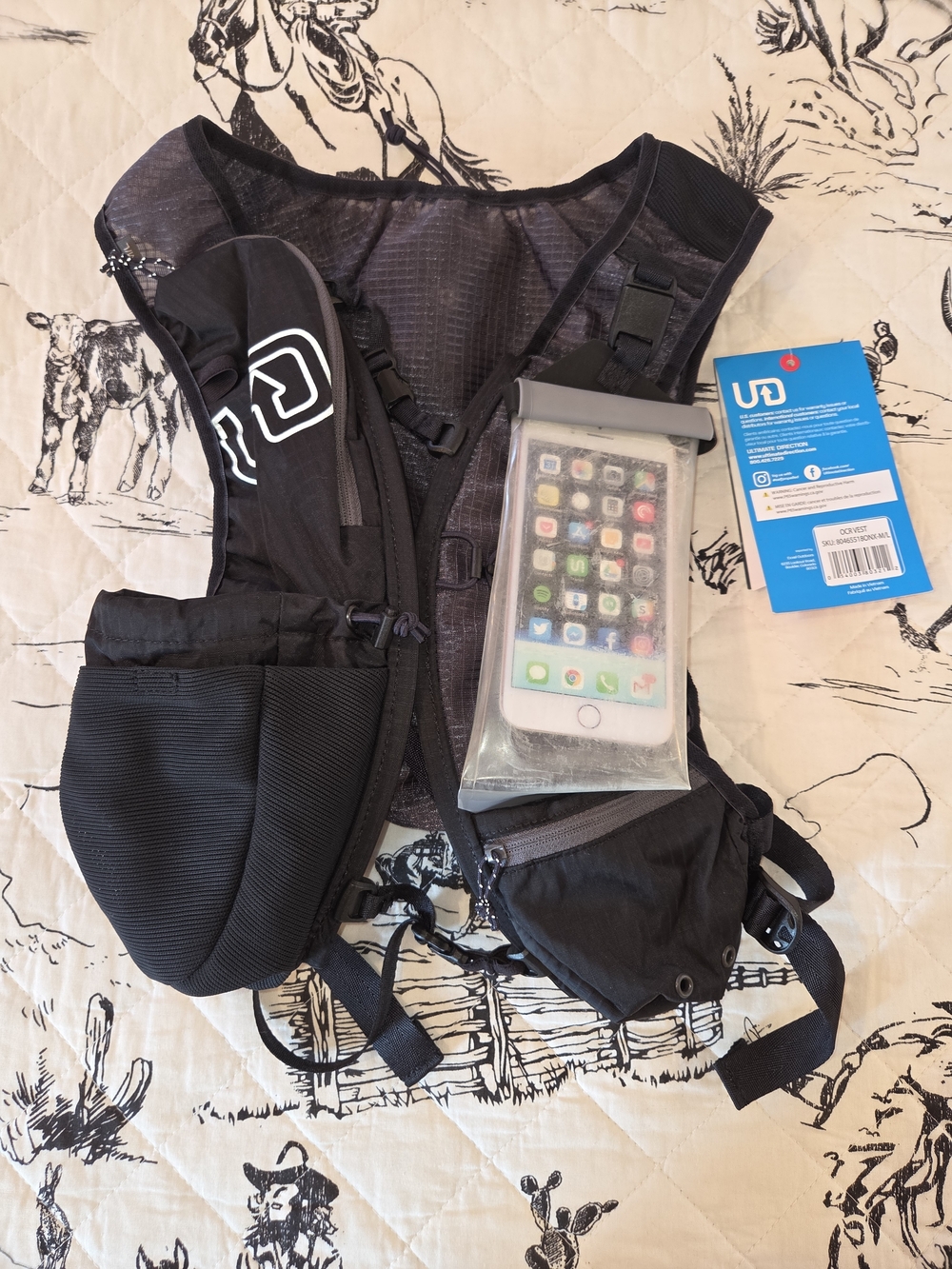 UD OCR Black Hydration Running Vest with Clear Phone Pocket.  Size M/L